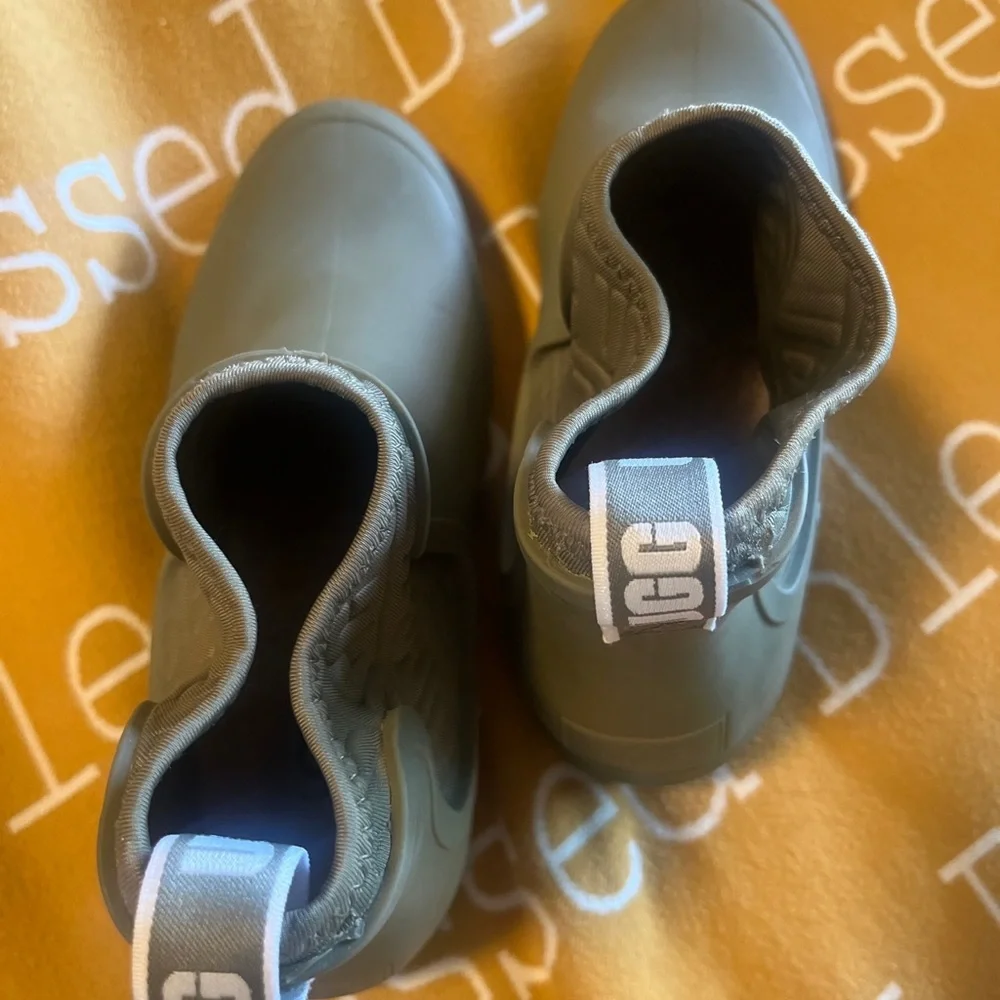 UGG Women's Chevonne Rain Boots -  Olive Green Size 9 NWOB - Picture 4 of 11